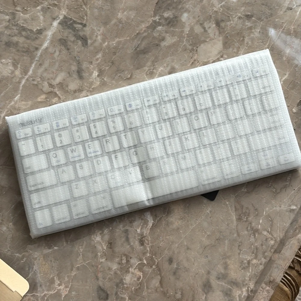 Nulaxy Wireless Keyboard with Stand Case